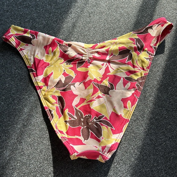 Abercrombie two pieces swimsuit - Picture 7 of 8